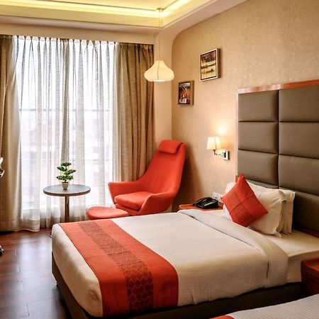 DNG The Grand Hotel Kanpur Exterior foto
