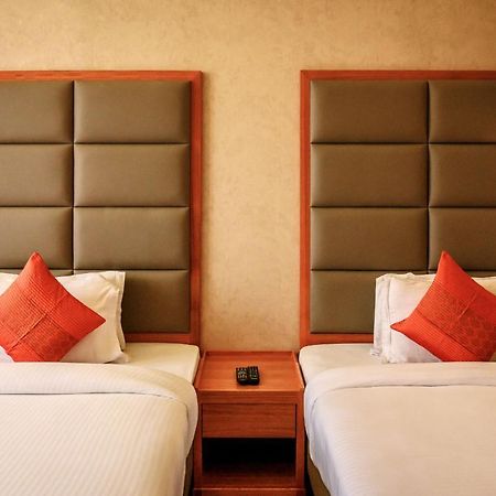 DNG The Grand Hotel Kanpur Exterior foto